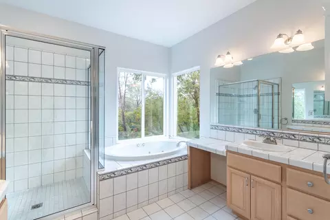 Bath - 7412 Quiet Dr, Anderson, CA 96007 photo 5 of 8