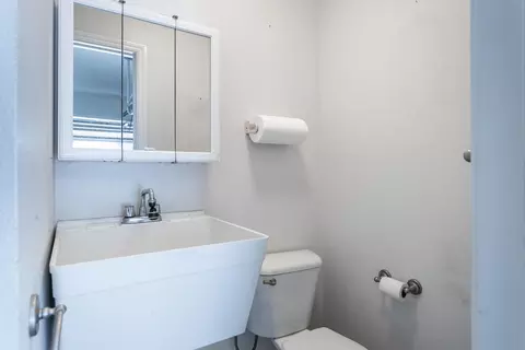Bath - 7412 Quiet Dr, Anderson, CA 96007 photo 8 of 8