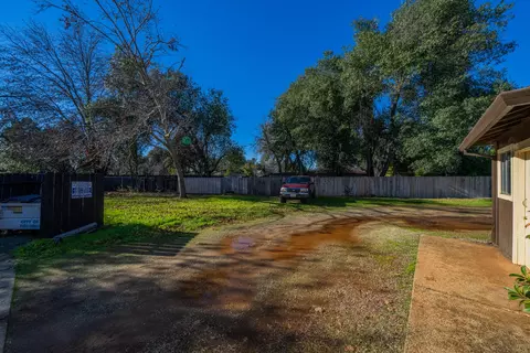 1566 Bramble Pl, Redding, CA 96002 photo 4