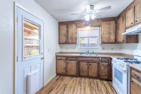2472 Saturn, Redding, CA 96002 photo 4