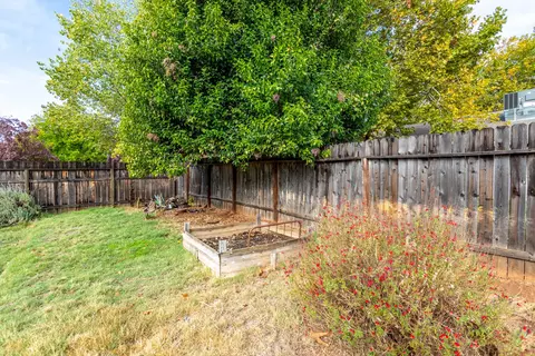 2472 Saturn, Redding, CA 96002 photo 14