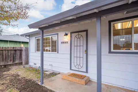 2555 Wilson Ave, Redding, CA 96002 photo 4