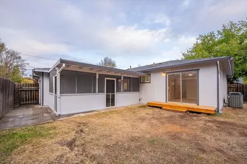 2555 Wilson Ave, Redding, CA 96002 photo 22
