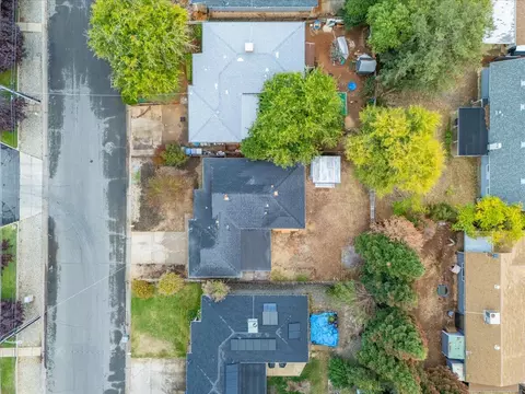 2555 Wilson Ave, Redding, CA 96002 photo 2