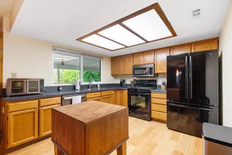 Kitchen - 1934 Herbscenta Ln, Redding, CA 96003 photo 2 of 2