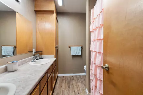 Bath - 1934 Herbscenta Ln, Redding, CA 96003 photo 1 of 3