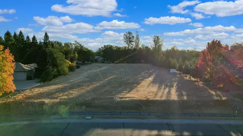 Spring Lake Street, Redding, CA 96003 photo 4