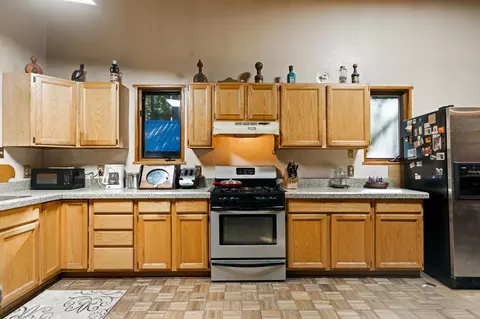 Kitchen - 9331 Thatcher Mill Rd, Shingletown, CA 96088 photo 3 of 3