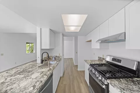 869 Partridge Dr, Redding, CA 96003