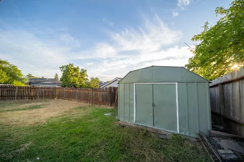 Exterior - 869 Partridge Dr, Redding, CA 96003 photo 5 of 5