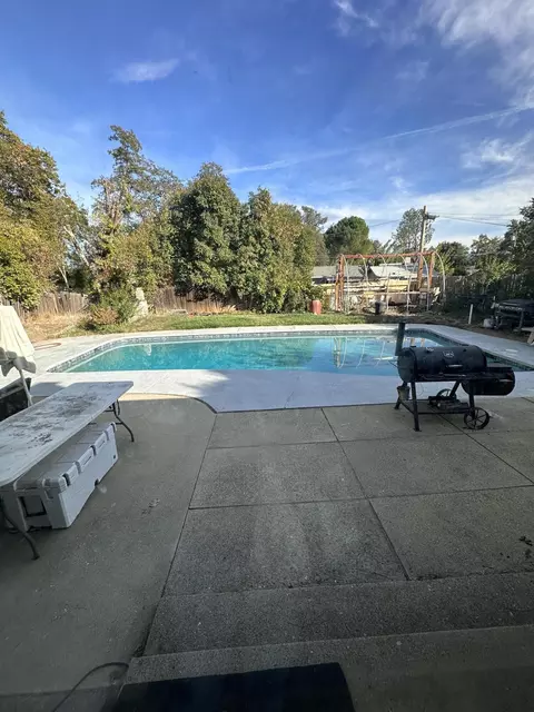 1909 Lindeena Ln, Redding, CA 96002 photo 2