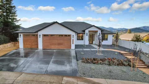 3120 Westminster Ct, Shasta Lake, CA 96019