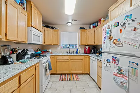 Kitchen - 2640 Sharon Ave, Redding, CA 96001 photo 2 of 4