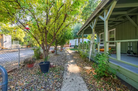 Exterior - 2640 Sharon Ave, Redding, CA 96001 photo 5 of 7