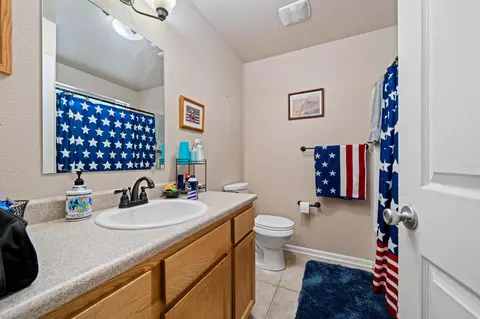 Bath - 2640 Sharon Ave, Redding, CA 96001 photo 4 of 5
