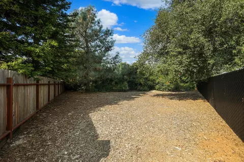 Exterior - 6825 Riata Dr, Redding, CA 96002 photo 7 of 9
