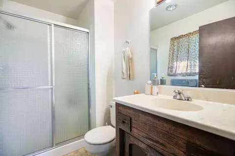 Bath - 6825 Riata Dr, Redding, CA 96002 photo 1 of 2