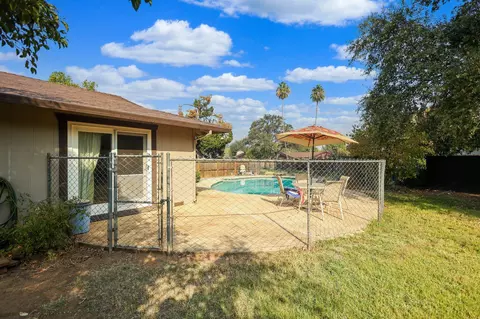Exterior - 6825 Riata Dr, Redding, CA 96002 photo 6 of 9