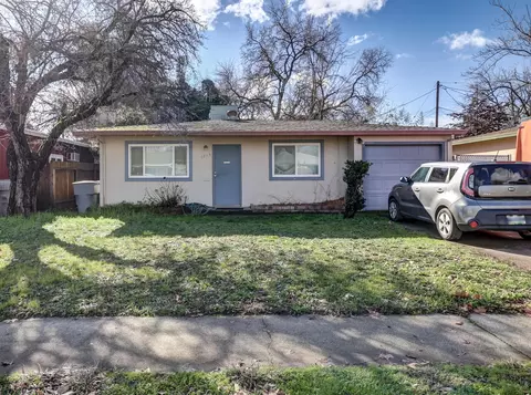 1025 Lincoln St, Redding, CA 96001