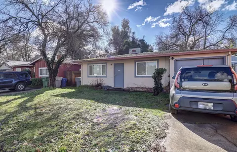 1025 Lincoln St, Redding, CA 96001 photo 3