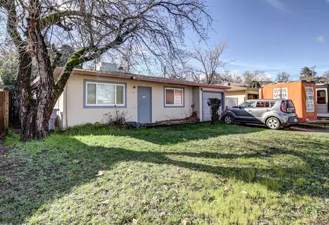 1025 Lincoln St, Redding, CA 96001 photo 2