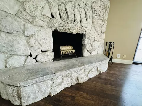 Living - 4262 Diane St, Redding, CA 96002 photo 3 of 5