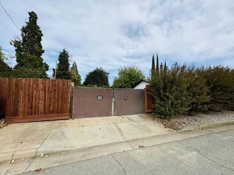 Exterior - 4262 Diane St, Redding, CA 96002 photo 4 of 12