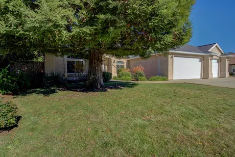 2948 Blue Horizon Dr, Redding, CA 96002 photo 2