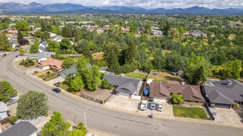 452 Woodhill Dr, Redding, CA 96003 photo 44