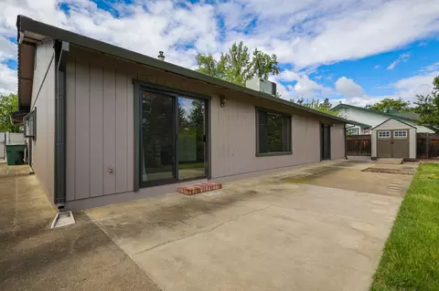 452 Woodhill Dr, Redding, CA 96003 photo 31