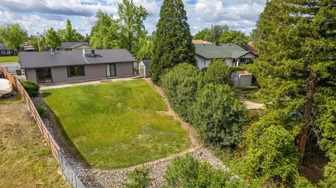 452 Woodhill Dr, Redding, CA 96003 photo 38