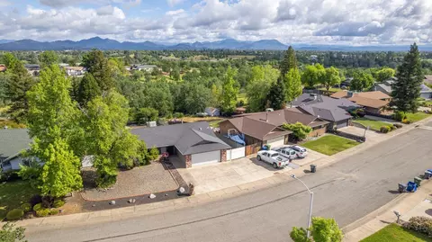 452 Woodhill Dr, Redding, CA 96003 photo 42