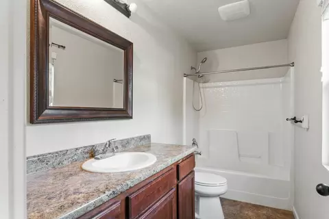 Bath - 3200 Bridgewater Ct, Redding, CA 96003 photo 1 of 3