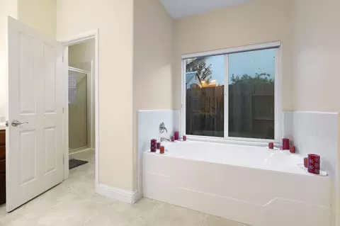 Bath - 1058 Montclair Dr, Redding, CA 96003 photo 2 of 3
