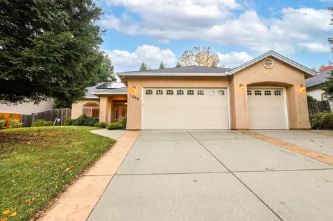 Exterior - 1058 Montclair Dr, Redding, CA 96003 photo 4 of 6