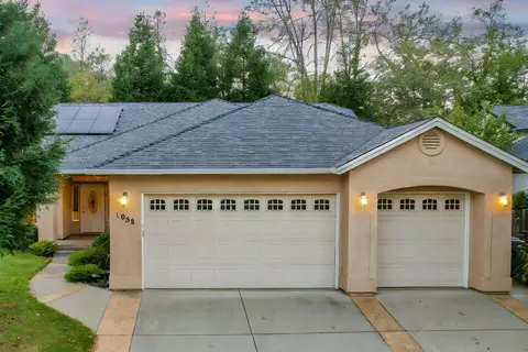 1058 Montclair Dr, Redding, CA 96003
