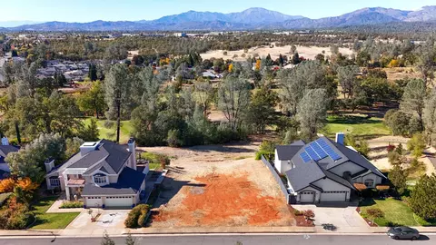 1584 St Andrews Dr, Redding, CA 96003