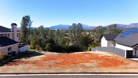 1584 St Andrews Dr, Redding, CA 96003 photo 2