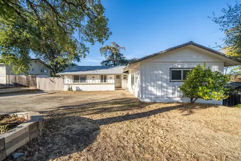 Exterior - 2840 Placer St, Redding, CA 96001 photo 2 of 10