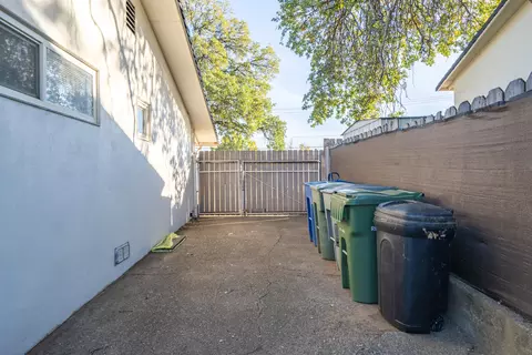 Exterior - 2840 Placer St, Redding, CA 96001 photo 7 of 10