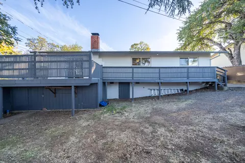 Exterior - 2840 Placer St, Redding, CA 96001 photo 9 of 10
