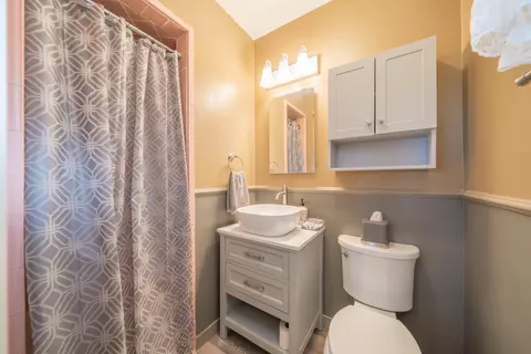 Bath - 2840 Placer St, Redding, CA 96001 photo 2 of 2