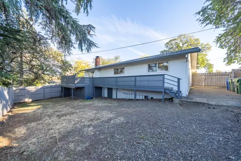 Exterior - 2840 Placer St, Redding, CA 96001 photo 8 of 10