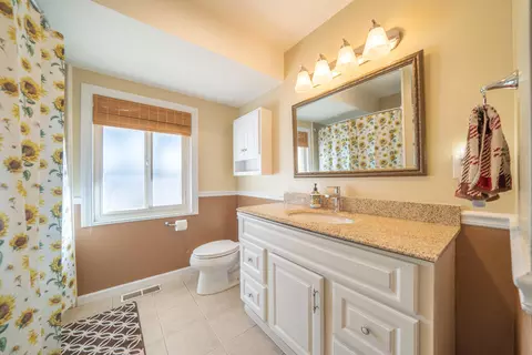Bath - 2840 Placer St, Redding, CA 96001 photo 1 of 2