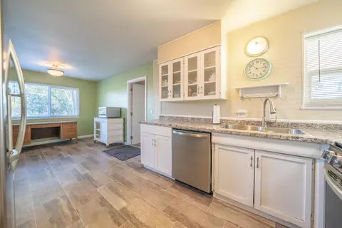 Kitchen - 2840 Placer St, Redding, CA 96001 photo 3 of 5