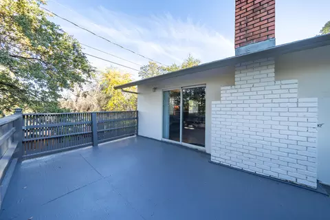 Exterior - 2840 Placer St, Redding, CA 96001 photo 4 of 10