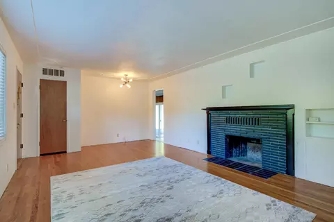 Living - 5451 Elm Ln # L, Redding, CA 96001 photo 6 of 10