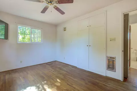 Bedroom - 5451 Elm Ln # L, Redding, CA 96001 photo 5 of 8