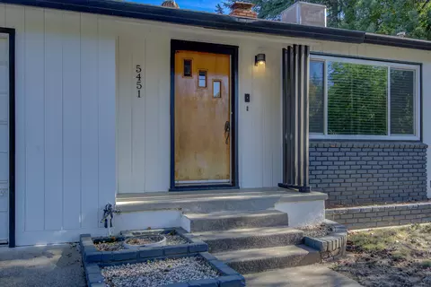 Exterior - 5451 Elm Ln # L, Redding, CA 96001 photo 2 of 8