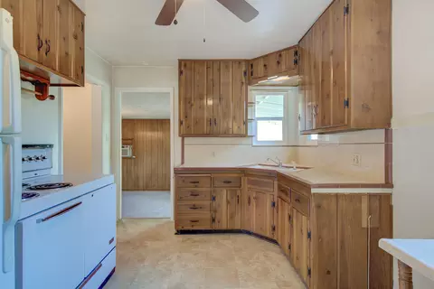 Kitchen - 5451 Elm Ln # L, Redding, CA 96001 photo 4 of 4